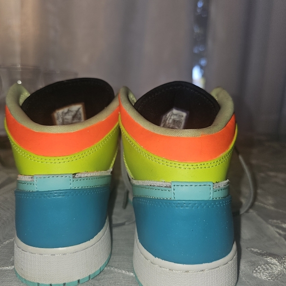 Custom Nike Air Jordan 1 mid size 7Y - Picture 5 of 14